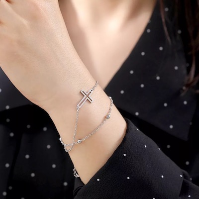 bracelet croix tendance
