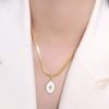 Collier médaille blanche – Image 2