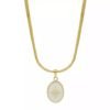 collier medaille blanche