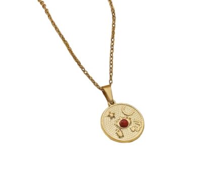 collier medaille pierre rouge